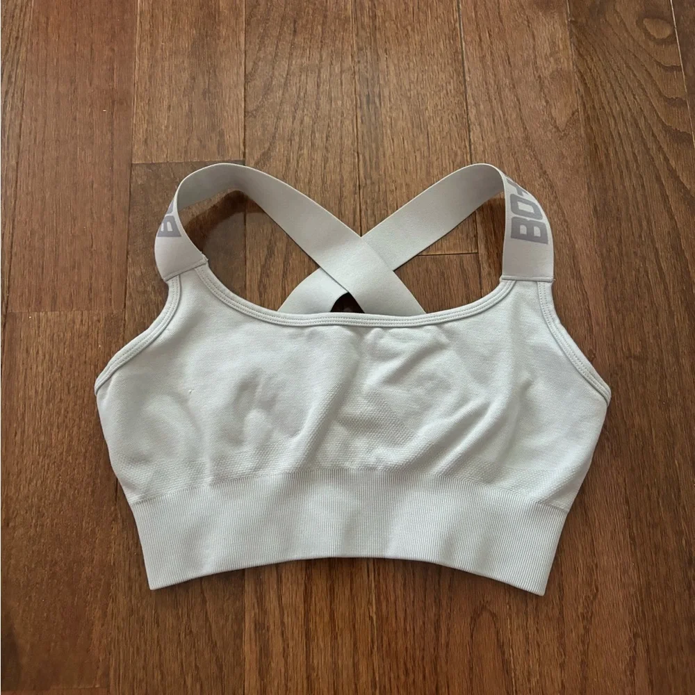 Bo+Tee white logo criss cross sports bra - small - Picture 4 of 6